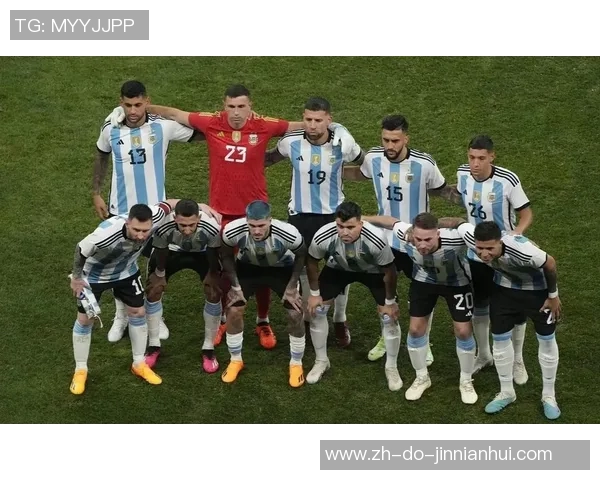 挣扎中的足球巨星：从巅峰到低谷的心路历程与不屈奋斗